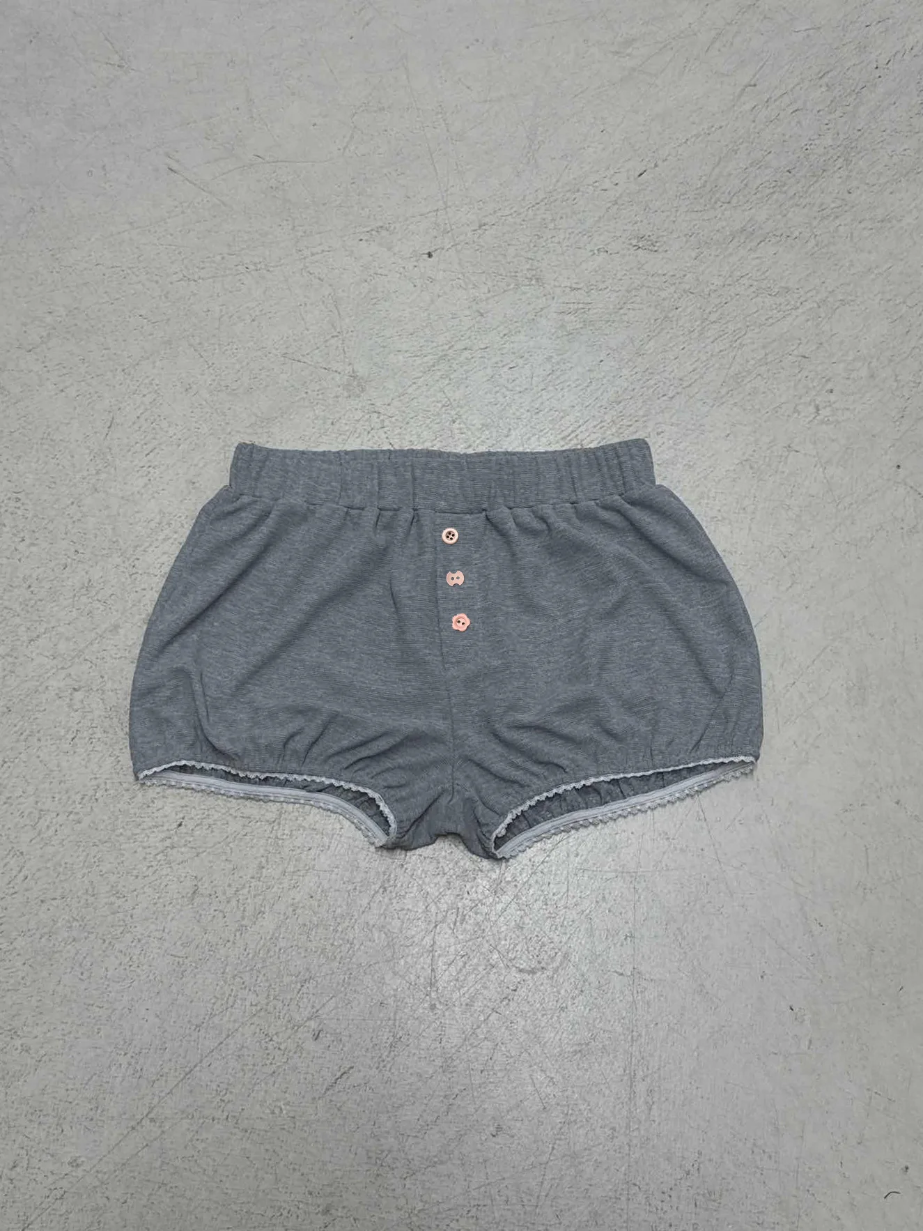 Europa und die Vereinigten Staaten einfache Heimkomfort graue lässige Knöpfe niedrige Taille Blumenknospenrock Shorts Damen