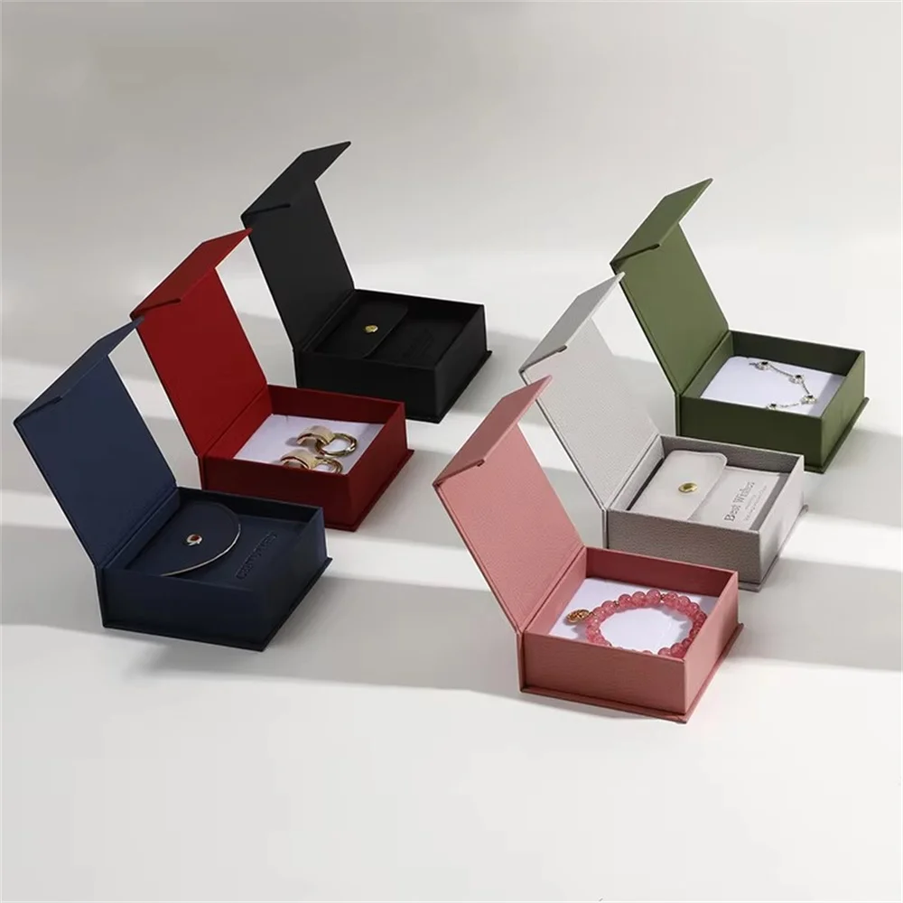 9*9*3.5cm White Luxury Flip Magnetic Jewelry box Cardboard Bracelet Ring Earring Necklace Jewelry Box With logo