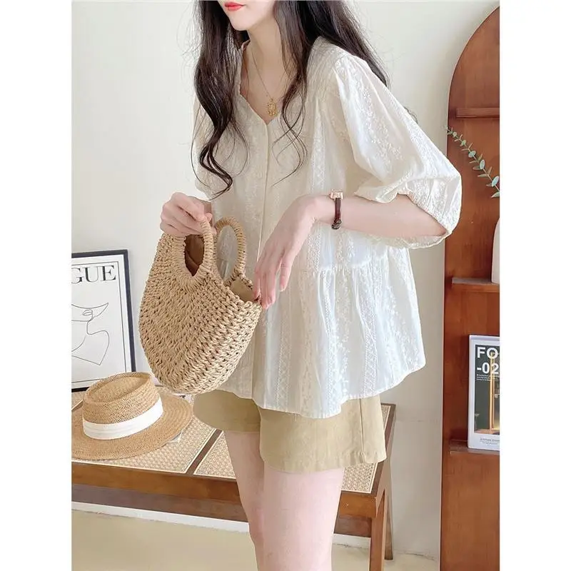 

White Summer irt Women's New Korean Sle Commute Sweet V-ne Lantern Sve Doll irt Top Thin Regular Sve Length