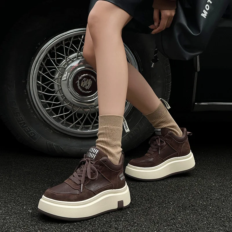 

High cut thick soled women's 2025 autumn and winter new leather sponge cake with plush trendy sports and leisure shoes