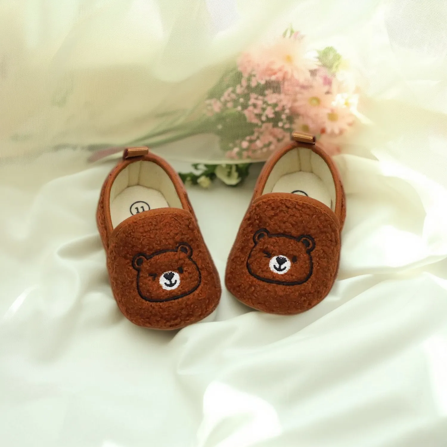 

Autumn and winter baby shoes, one step on baby walking shoes, 6-12-18 months breathable, anti slip, and anti fall