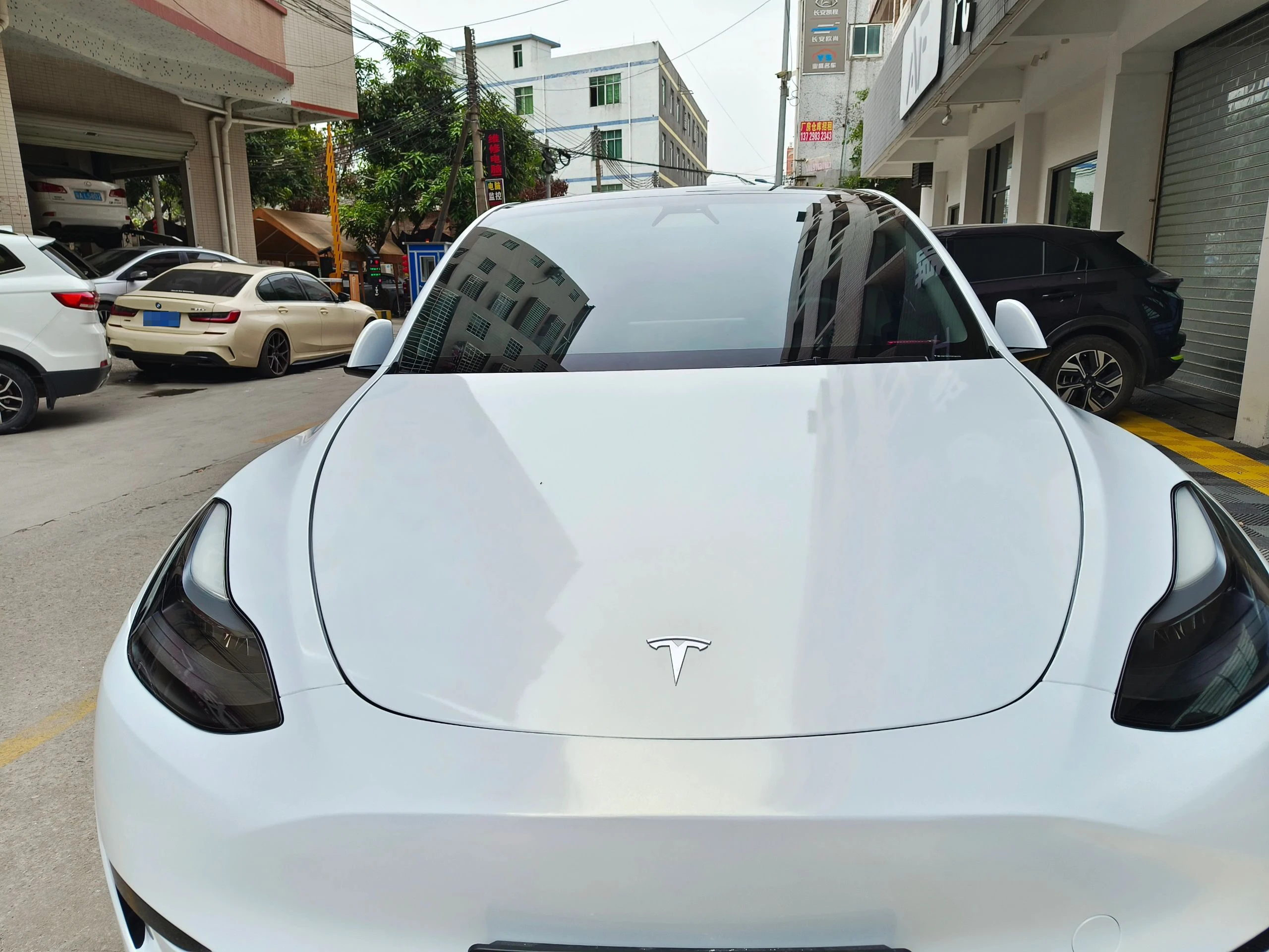 Wholesale High Quality PET Chameleon White Charm Gold Self-adhesive Full Body Wrap Wrapping Vinyl Roll Sticker Film for Car