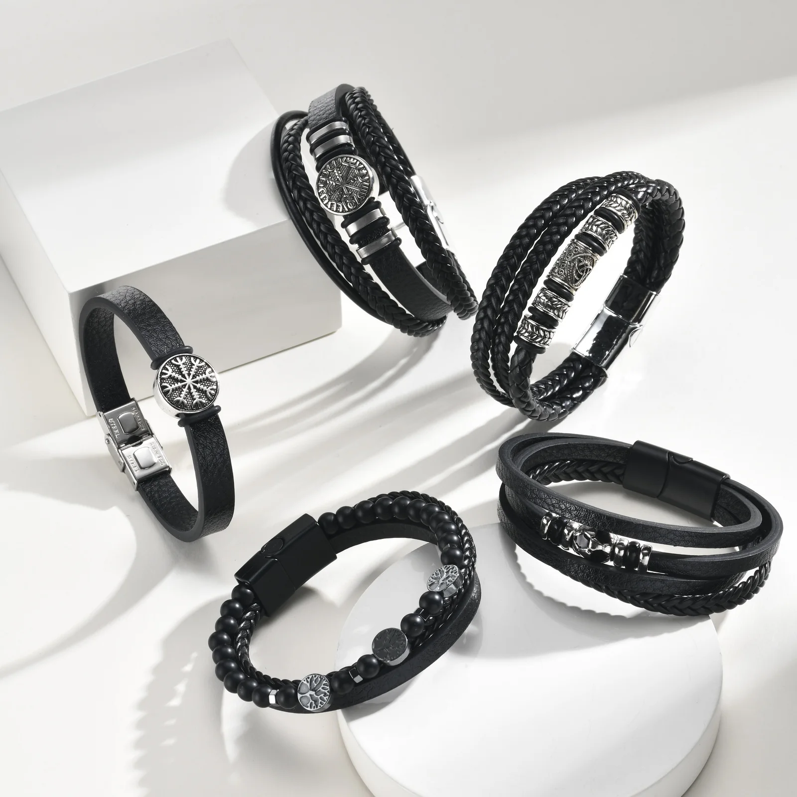 Vnox Herren Mehrschichtiges Lederarmband, Nordisches Wikinger-Kompass-Lebensbaum-Fußball-Perlenarmband, Schmuckgeschenk mit Magnetverschluss – Detail 3