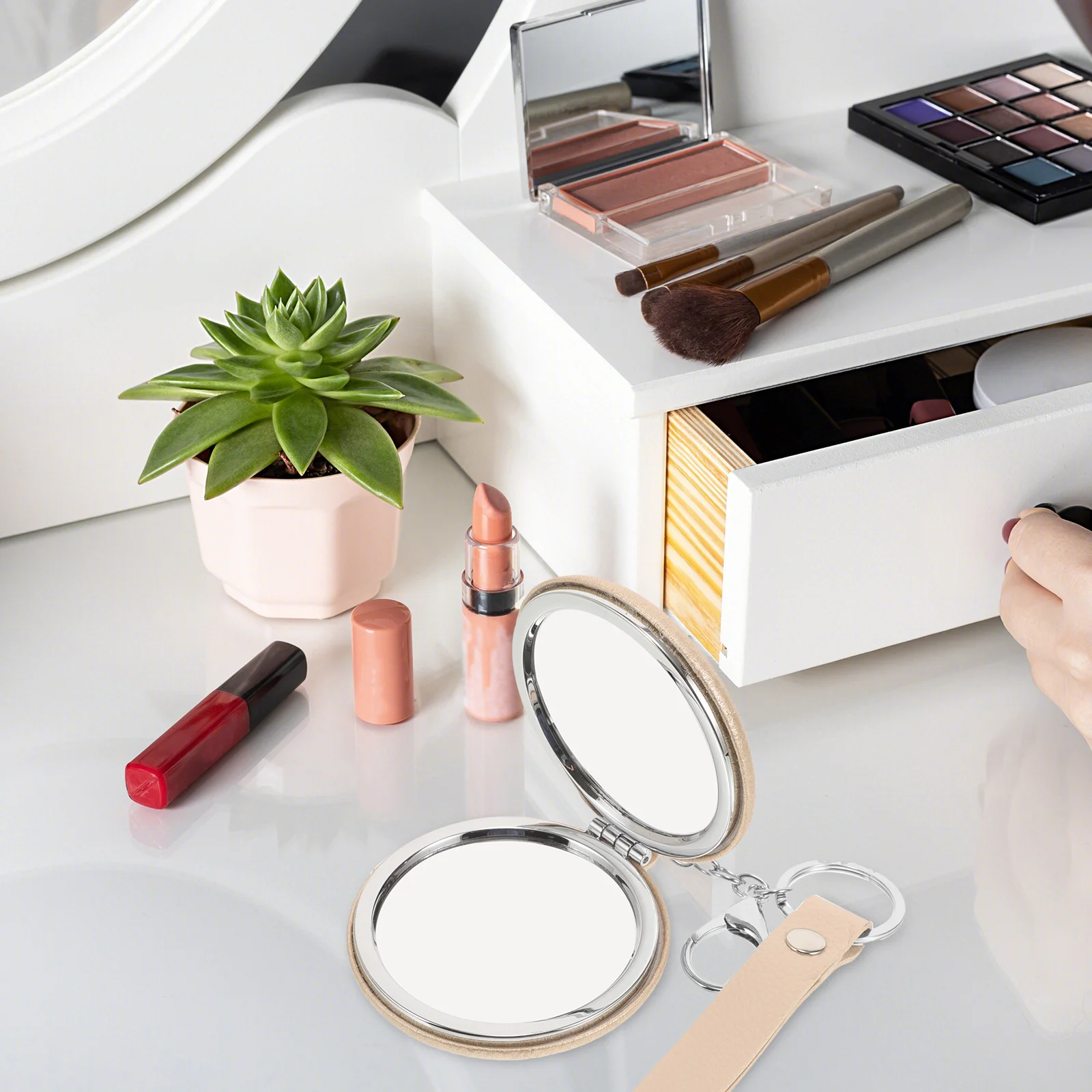 

1Pcs Keychain Mini Makeup Mirror Pendant Folding Double Side Portable Compact Mirror Keychain Pendant Keyring Ornaments