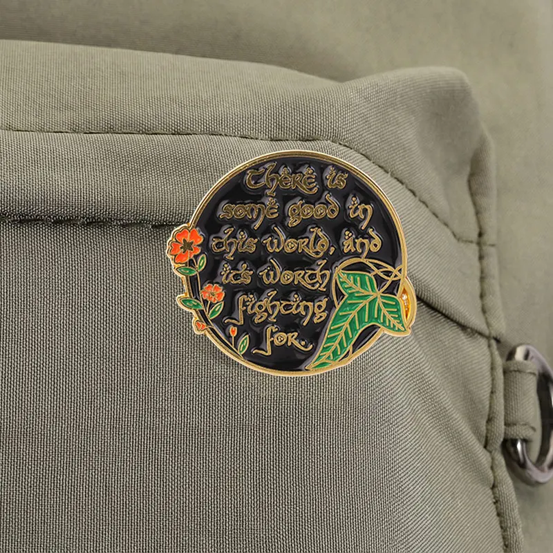 Es gibt etwas Gutes auf dieser Welt Emaille-Abzeichen Heilendes Zitat Blumen-Blatt-Anstecknadel Inspirierende Metallbrosche Reversnadel Geschenk für Freunde – Detail 3