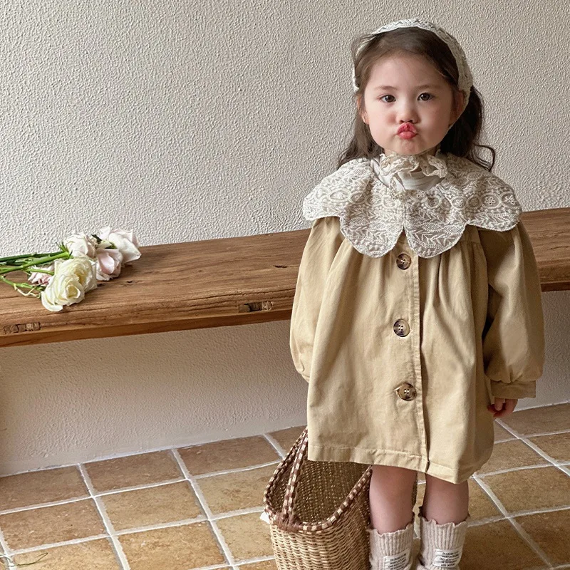 

Ветровка для девочек, весна 2026, новая модная ветровка средней длины с вышитыми лацканами в британском стиле, повседневная ветровка средней длины, темпераментная