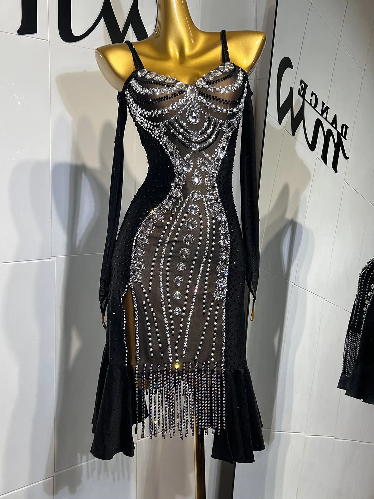 Show-Stunner Latin … - image