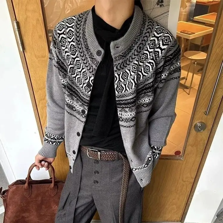 

Американский вязаный свитер-кардиган в стиле Fair Isle для мужчин и женщин, осенне-зимний, свободного кроя, удобный, повседневный, из нейлона и полиэстера.