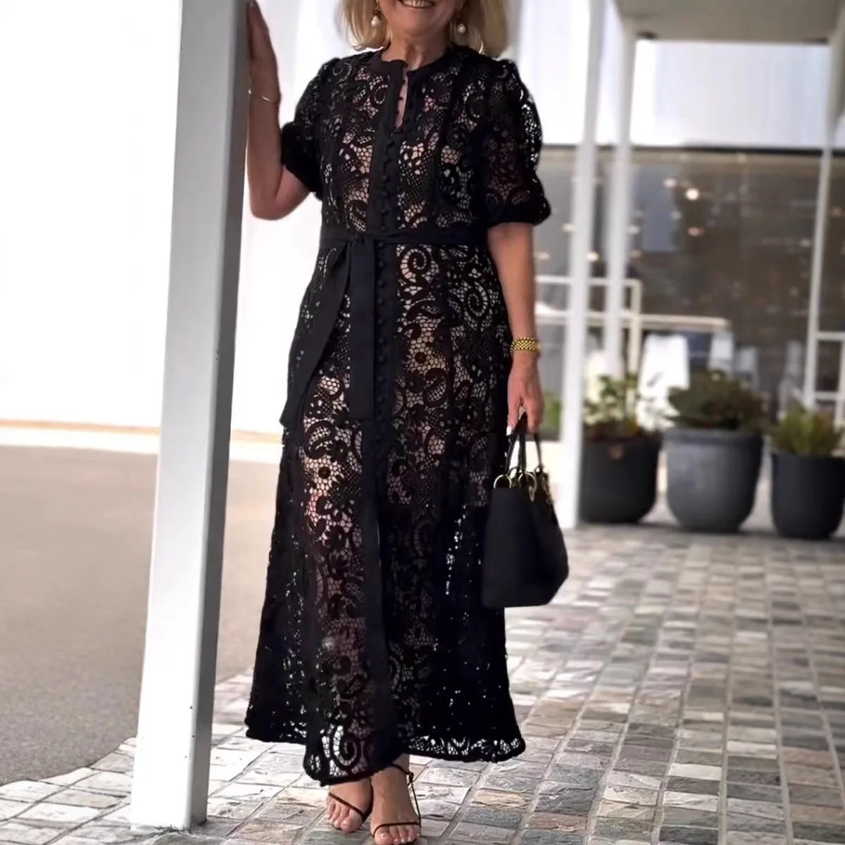 女性のための刺繍された黒い透かし彫りのレースのイブニングドレス,ラウンドカラー,ボタン付きの長い気質のドレス,夏休み,2022