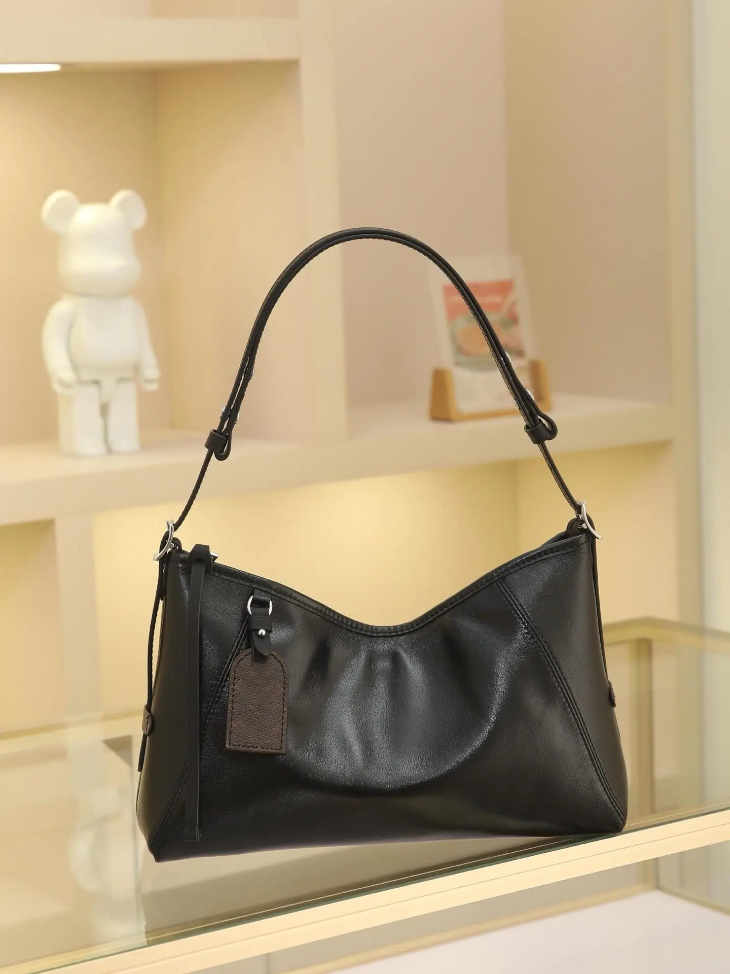 Black Soft Leather Hobo Underarm Bag for Women, Shoulder Hobo Bag with Luggage Tag, Adjustable Strap Wrinkle Texture Commute Crossbody Purse