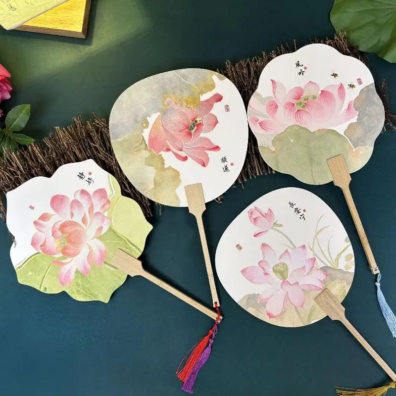 Éventail traditionnel chinois en forme de lotus, manche en bambou, impression aquarelle, objet de collection précieux pour les amateurs d'art populaire
