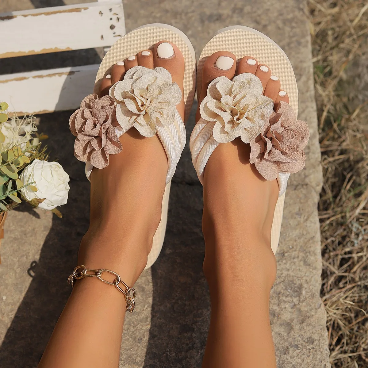 New Summer Slippers Outdoor Beach Flip-flops Cute Flower Bow Decoration Casual Flat Slippers Shoes for Women Slides