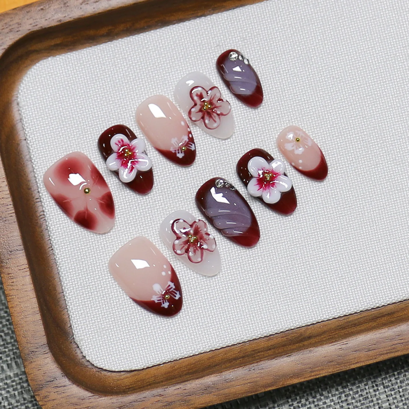 

10 шт., пресс для ногтей ручной работы с цветочным принтом, винно-красные румяна, миндалевидные накладные ногти, носимые съемные многоразовые накладные ногти, подарок для девочки