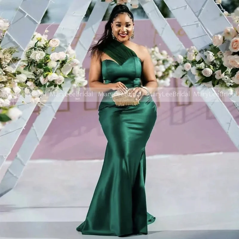 Una spalla abiti da damigella d'onore verde scuro con cinturino in Tulle sirena lungo Plus Size abito da sposa personalizza abito da cameriera donna