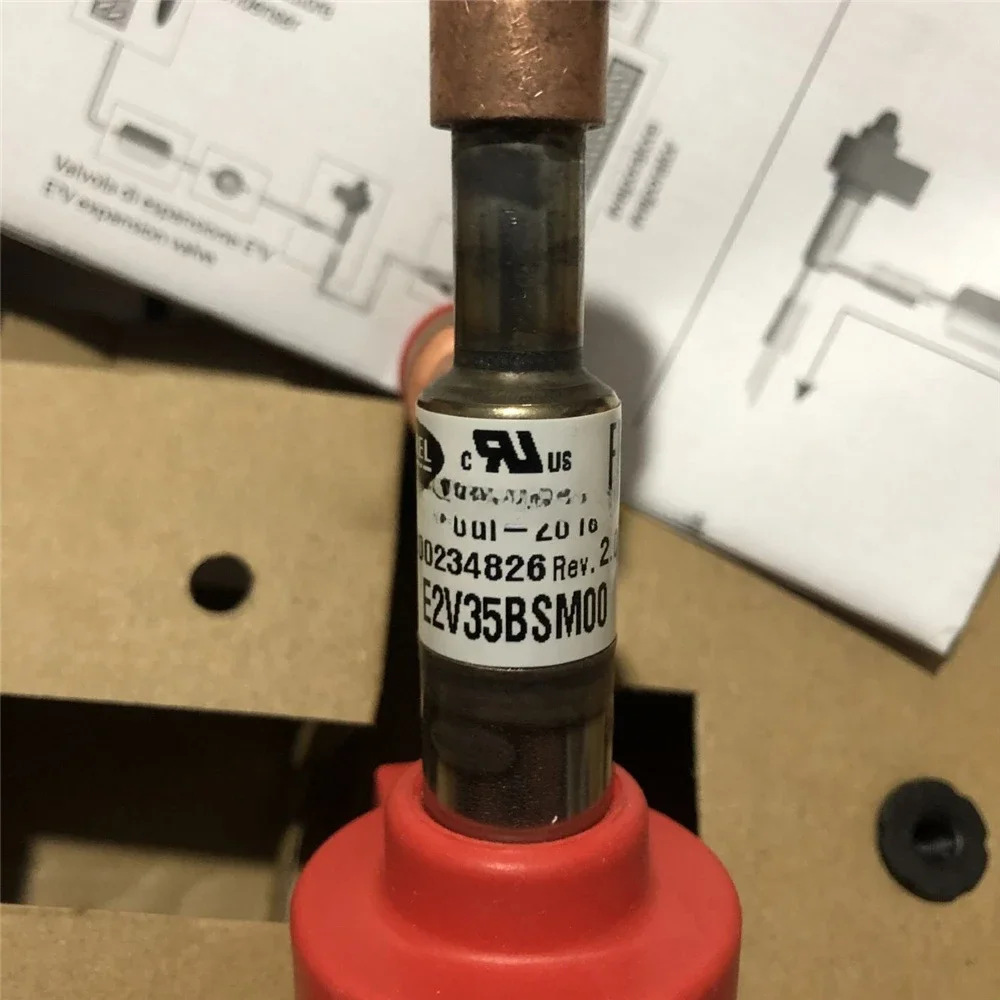 1PCS L New Original Genuine  E2V E2V35BSM00 E2V35BSM01 Same Function Different Packaging