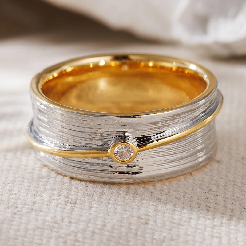 Zweifarbiger, breiter, strukturierter Damenring mit synthetischem Zirkon, einfacher Ring im Retro-Stil, vielseitiger Schmuck für den täglichen Styling
