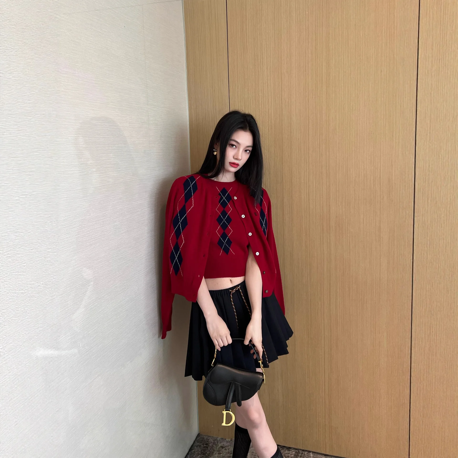 

2026 Новый осенний ромбовидный кардиган для женщин 100, свитер из чистого кашемира, европейский высококачественный вязаный свитер с цветными блоками, пальто