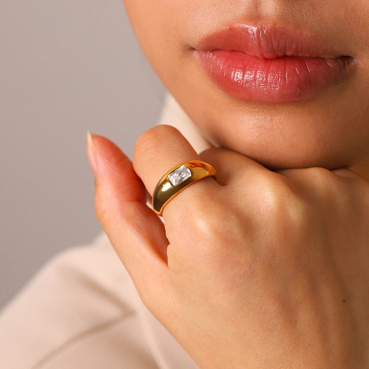 Vergoldeter Edelstahl-CZ-Ring mit quadratischem Stein, minimalistischer, eleganter Schmuck für Frauen, Alltagskleidung, Geschenk, Party – Detail 3