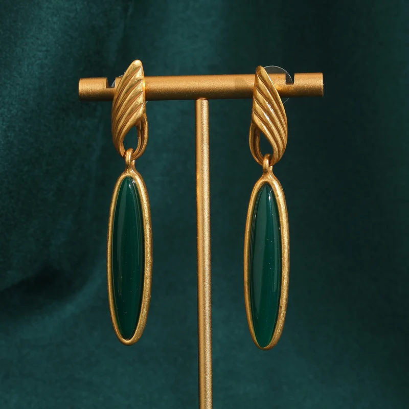 

Vintage Emerald Green Natural Stone Willow Leaf Long Drop Earrings for Women Gold Color Pendant Dangle Antique Jewelry New Sales