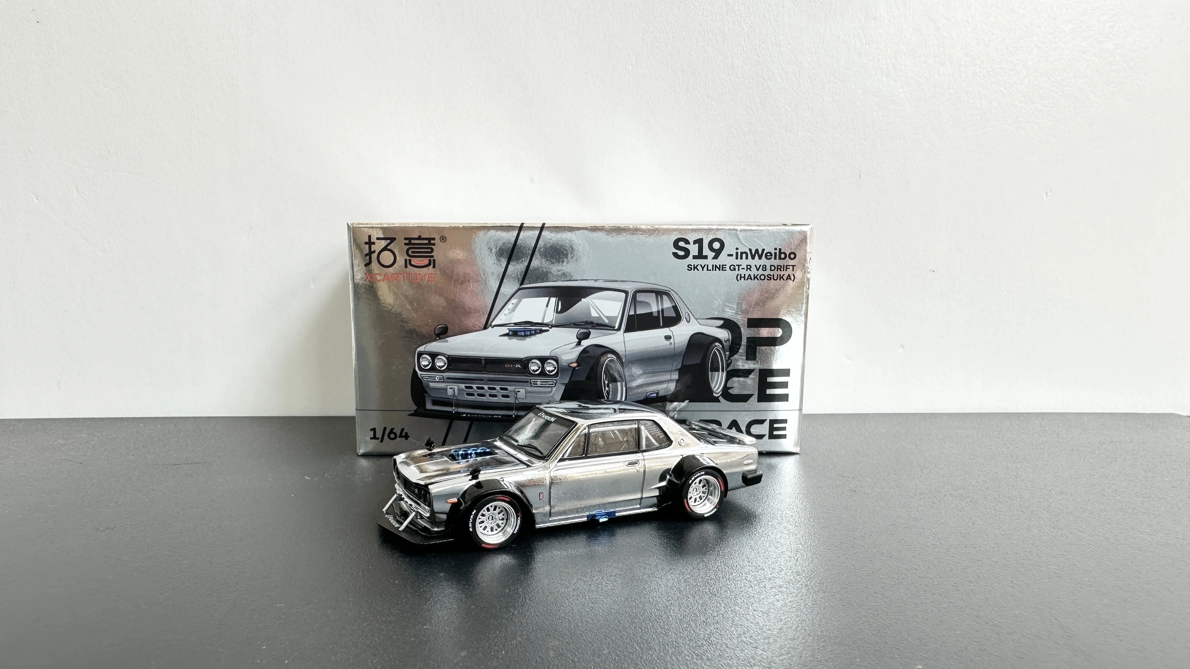 

1:64 Skyline GT-R V8 DRIFT Alloy Car Model Ornament Toy