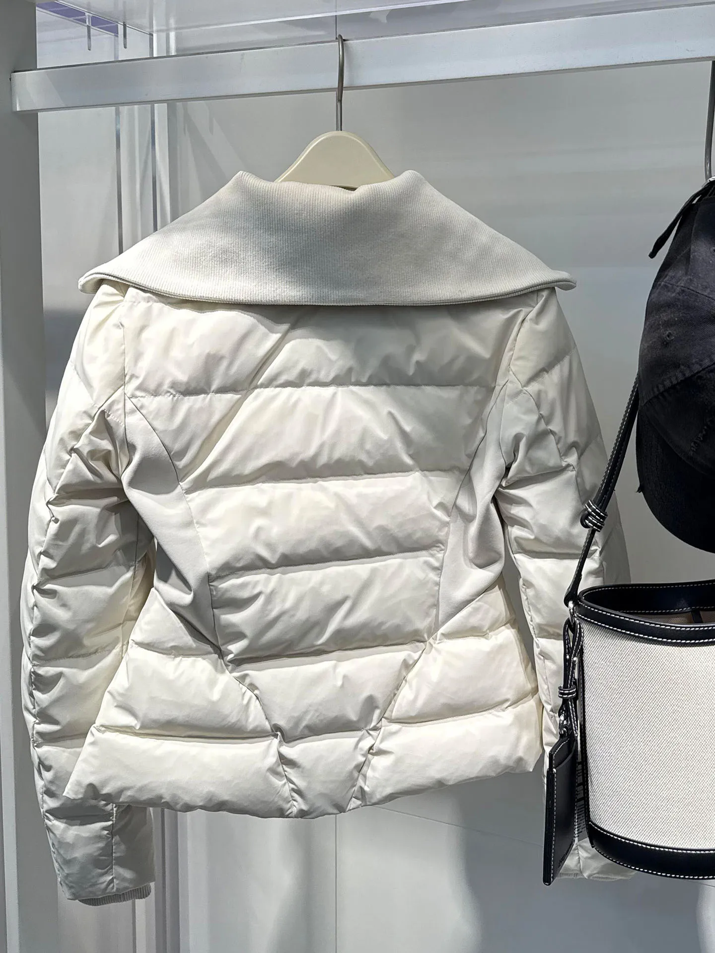 Kurtka puchowa damska Ele ort, nowość na zimę 2025, wyszczuplająca, z wysokim stanem, zapinana na zamek, kolorowa, do pracy, elegancka.