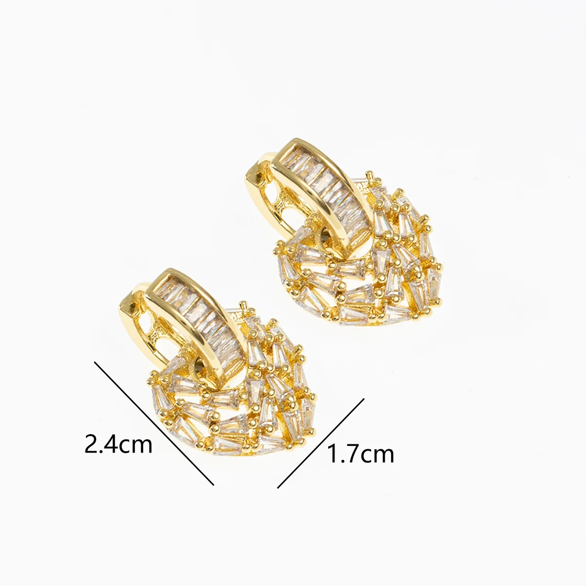 1 Pair of High-quality Micro-inlaid Zircon Heart Earrings Popular Earrings Simple Fashion All-matching Earrings Women Jewelry