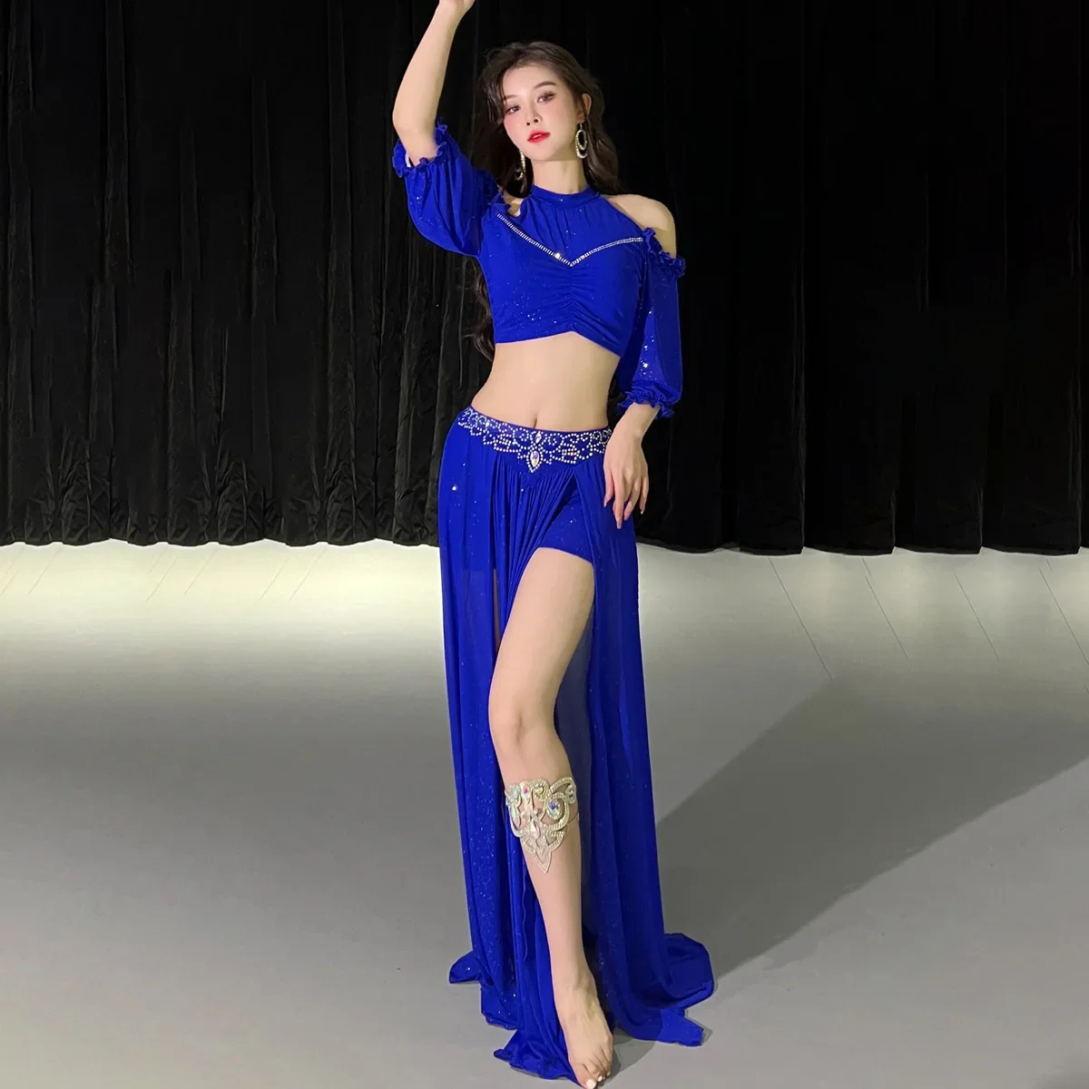 

Женский костюм для танца живота с марлевым топом с половиной рукавов и сверкающей сетчатой юбкой с разрезом, комплект из 2 предметов для взрослых, комплект для восточного танца живота