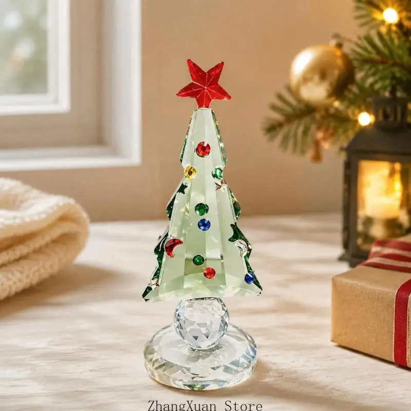 Bunte Kristall-Weihnachtsbaumfigur mit fünfzackigem Stern, facettierter Oberfläche und runder Basis für die Regalpräsentation – Detail 5