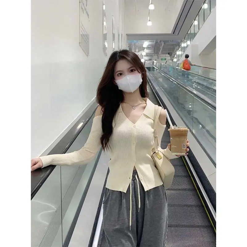 

Женская одежда, весенне-осенняя модная повседневная однотонная футболка с воротником-поло на пуговицах, женская модная вязаная тонкая футболка с открытыми плечами