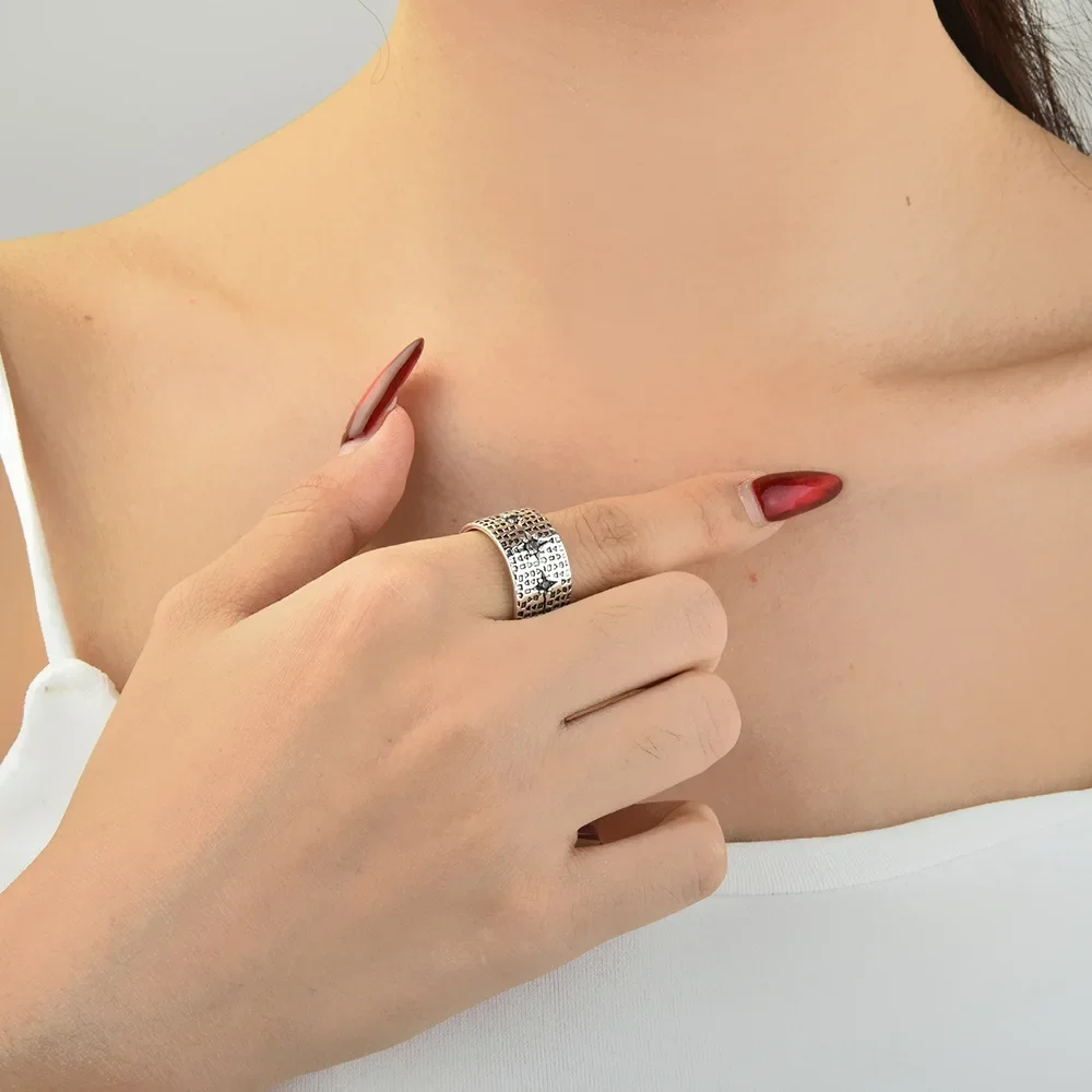 새로운 금속 재봉 쏘리개 손가락 보호대, 바늘과 실 손가락 보호 링, 손으로 꿰맨 망치 질감 지르콘 반지