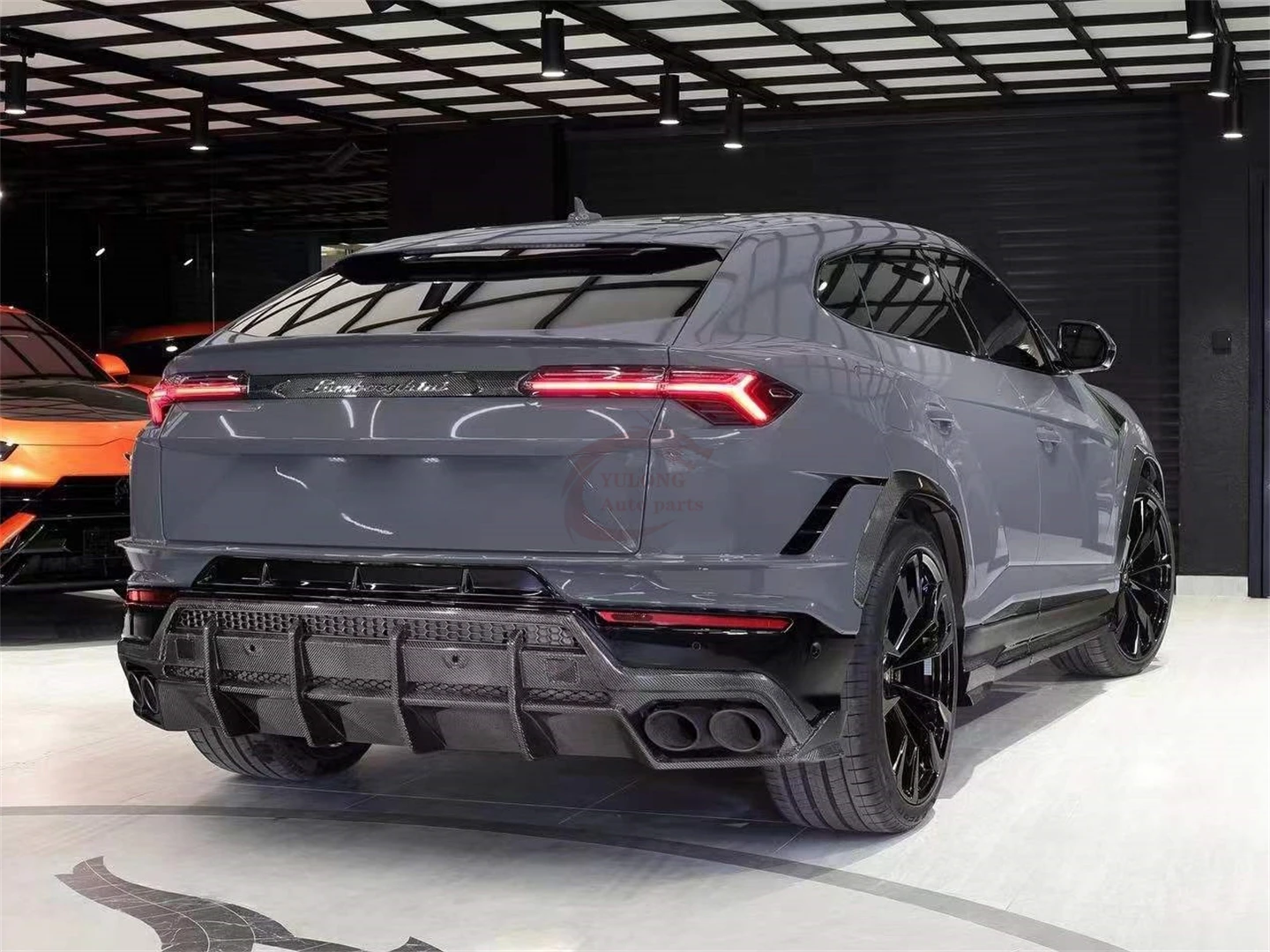 

Стильный задний диффузор из карбона, накладка на задний бампер, задний спойлер для Lamborghini URUS S Body Kit