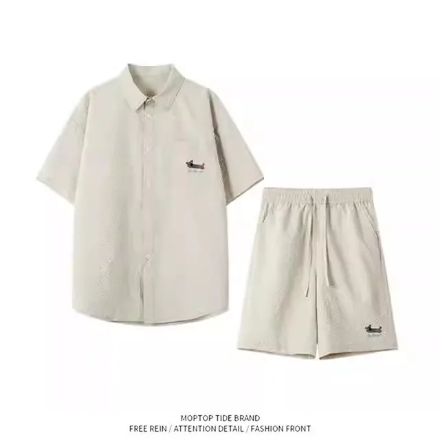 

Повседневный модный комплект в гонконгском стиле, привлекательный, с короткими рукавами и шортами, из полиэфирного волокна, весна-лето, новинка, мужской комплект