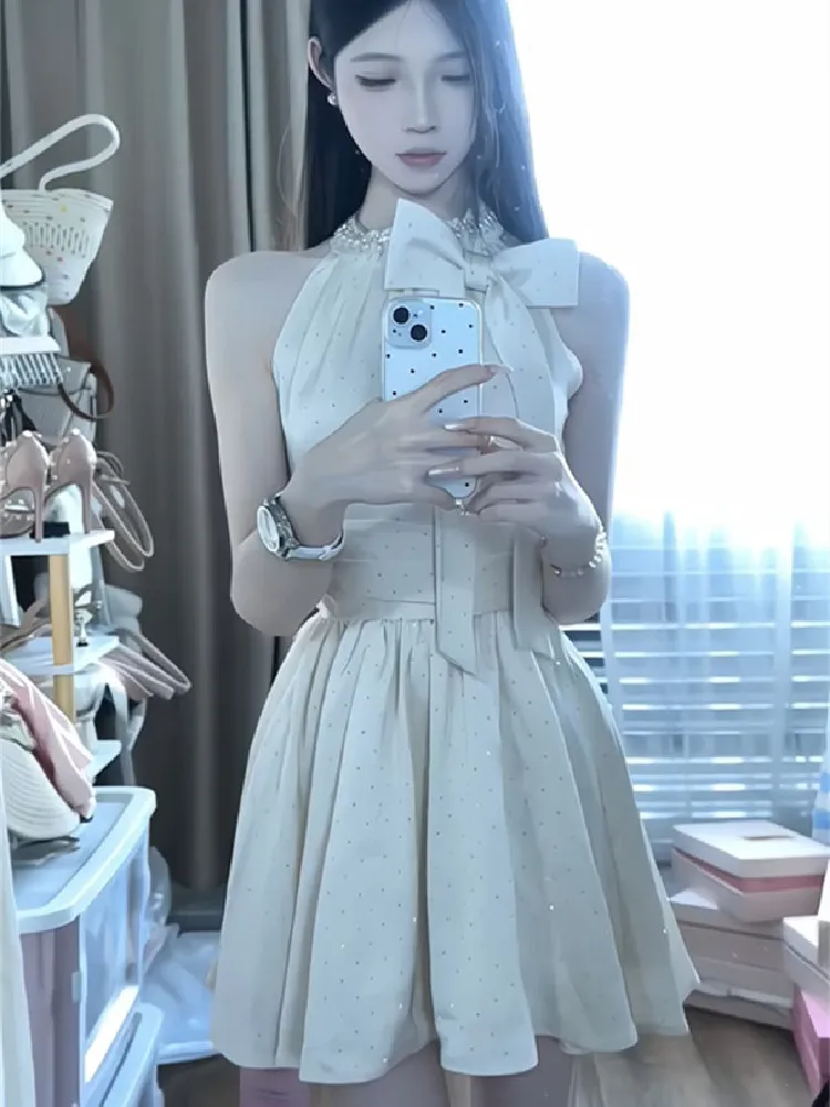 

Luxury Heiress Style Rhinestone Bow Halter Neck Dress for Women's 2025 Summer Fashion Elegant Waist-Cinching A-line Mini Dress