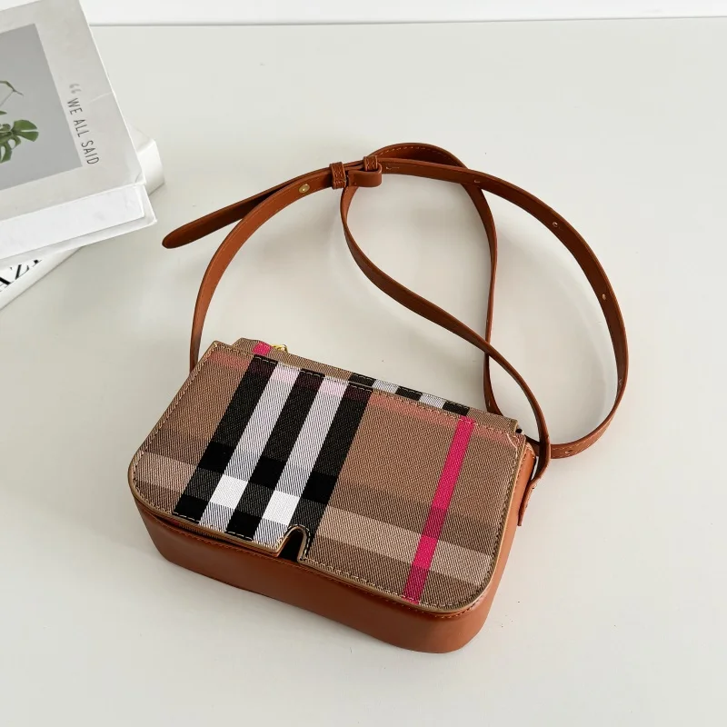 

Stylish Women Messenger Bag In Leather, Handbags For Everyday Use, Luxury Brand By Famous Designer Elegant