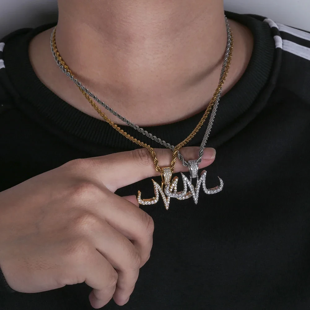 Hip Hop Dragon Ball Majin Buu tatuajes marcas M colgante collar circón latón chapado en oro helado CZ letra joyería para hombres y mujeres