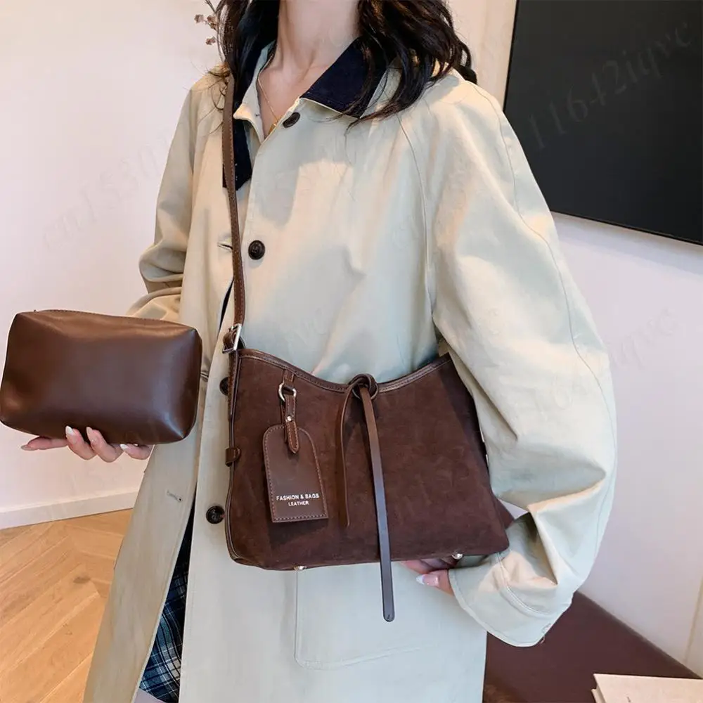 Women Suede Shoulder Bag with Interior Pocket Retro Handbag Adjustable Strap Crossbody Bag Satchel Bag Bucket Bag Commuter Bag