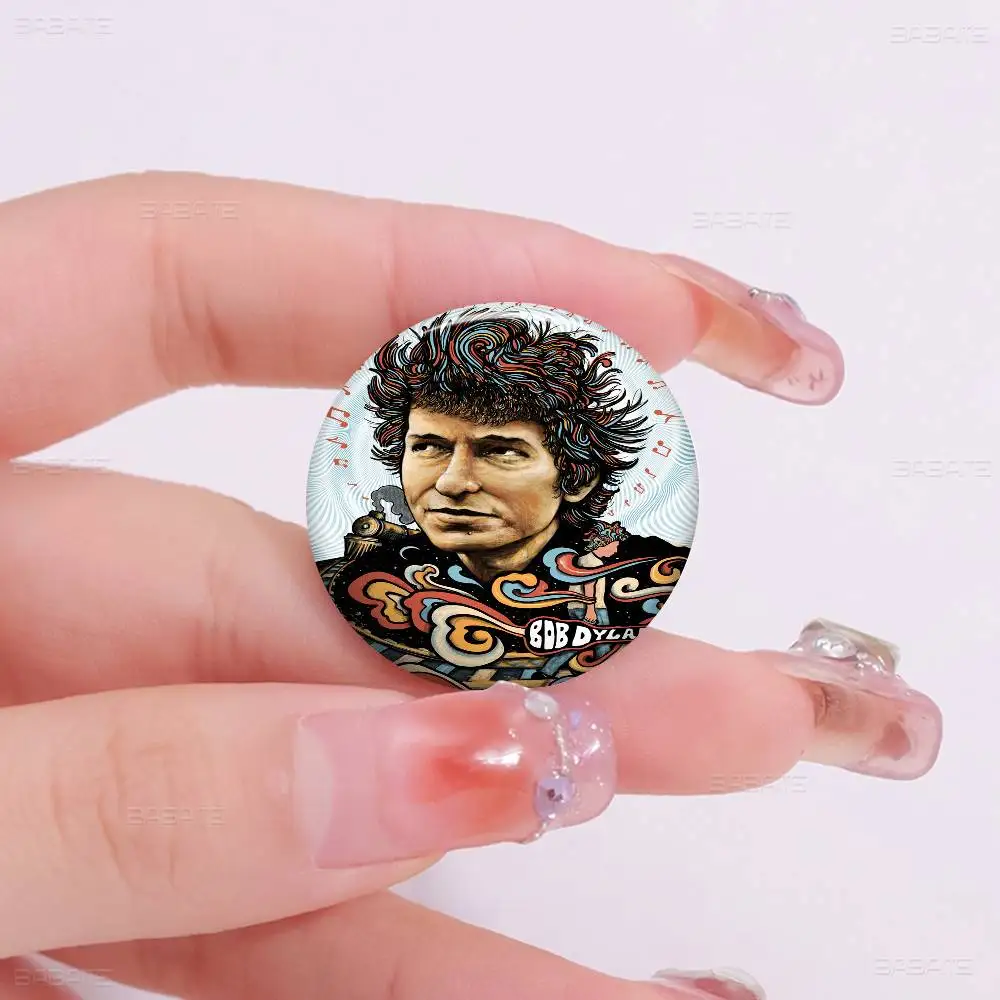 المغني B-Bob ديلان مغني الراب أنيمي زر دبوس بروش اليدوية للملابس الكرتون شارة ظهره الديكور مجوهرات اكسسوارات #5