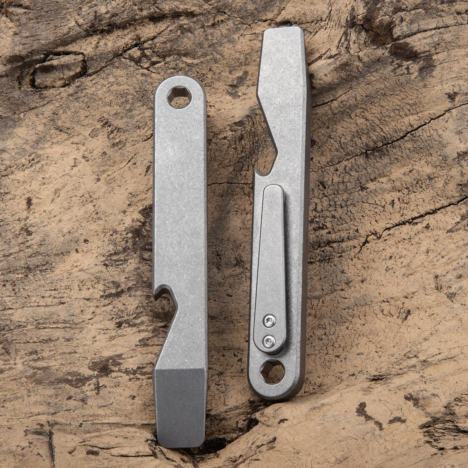 

Titanium Alloy EDC Pry Bar Pocket Crowbar Bottle opener Keychain Multifunction EDC Survival Tools