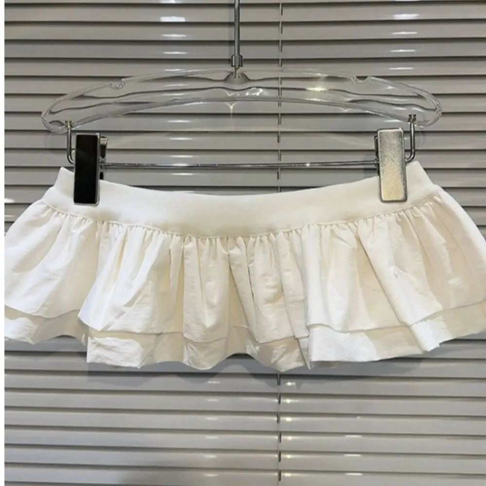 Nueva Minifalda Dulce Estilo Y2K, Color Blanco, Faldas con Volantes, Estilo Harajuku, Falda Plisada Multicapa con Decoración de Jeans