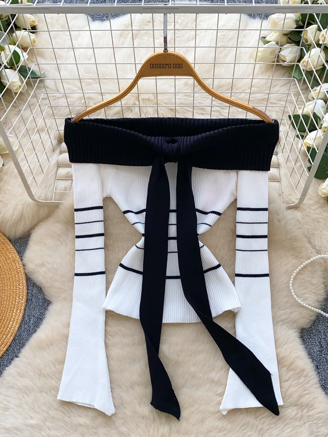 

Laid-ba Sle Color Blo Striped Knitwear Women's Faion Design oulder Bared Slim Fit Sweater Autumn Season Long Sve