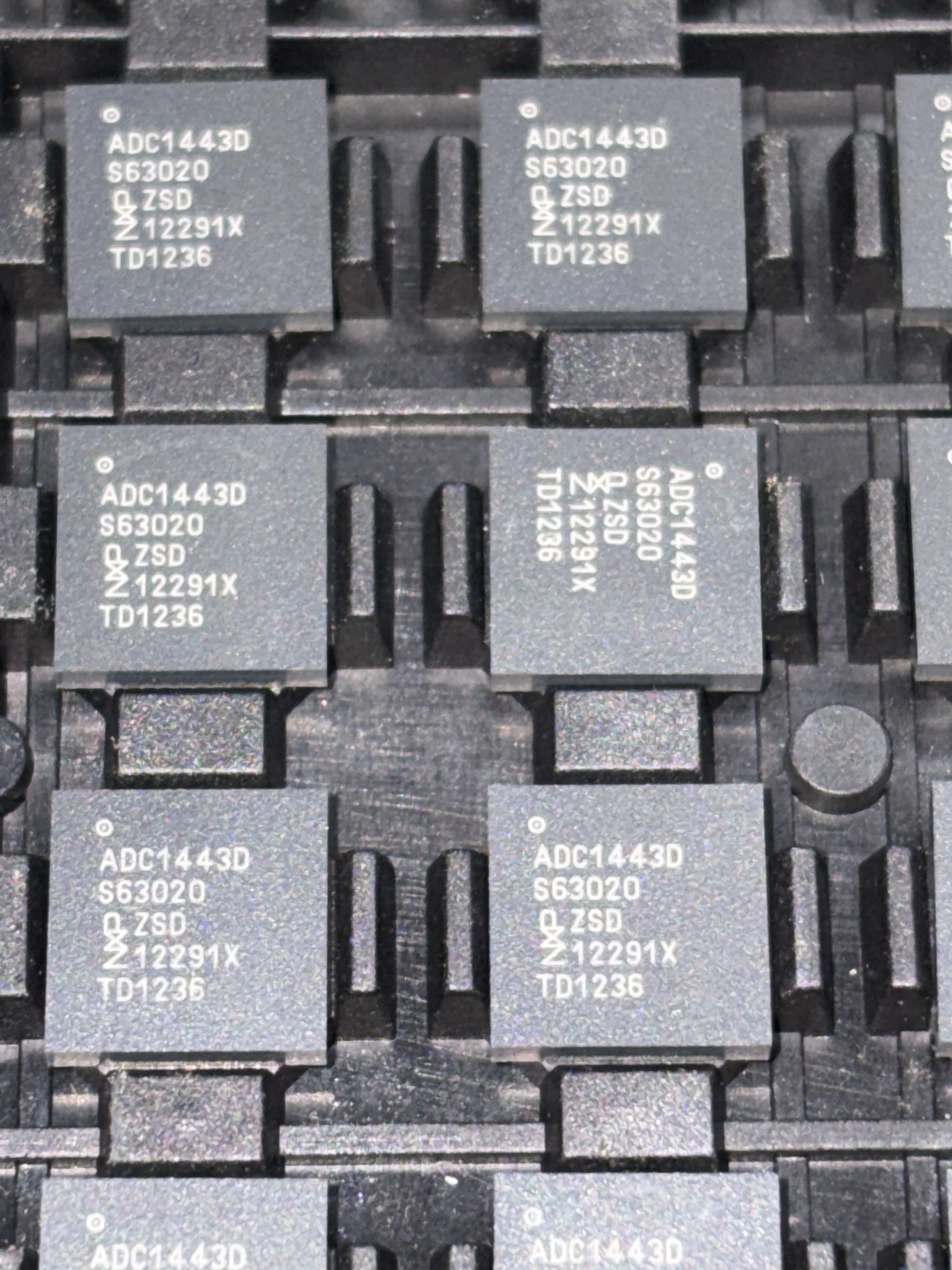ADC1443D Renesas (IDT/NXP) Dual Channel 14-Bit Analog-to-Digital Converter, 185Msps Sampling Rate, JESD204B Interface,