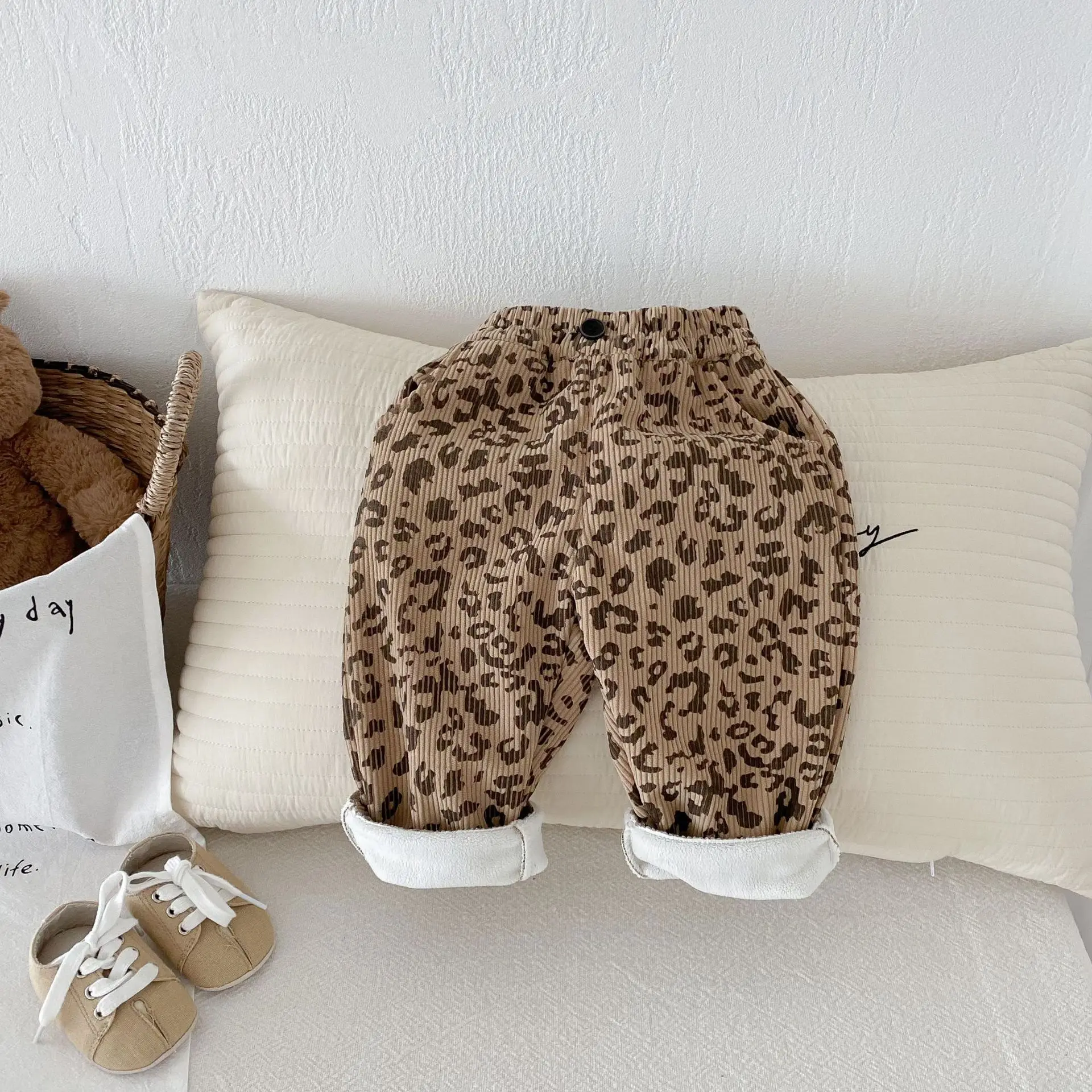Koreanische Kinderkleidung 2026 Winterhosen Kinder Cordhosen mit Blumenmuster Fleece-Gefüttert 0-5 Jahre Baby Jungen Mädchen Warme Winterhosen – Detail 3