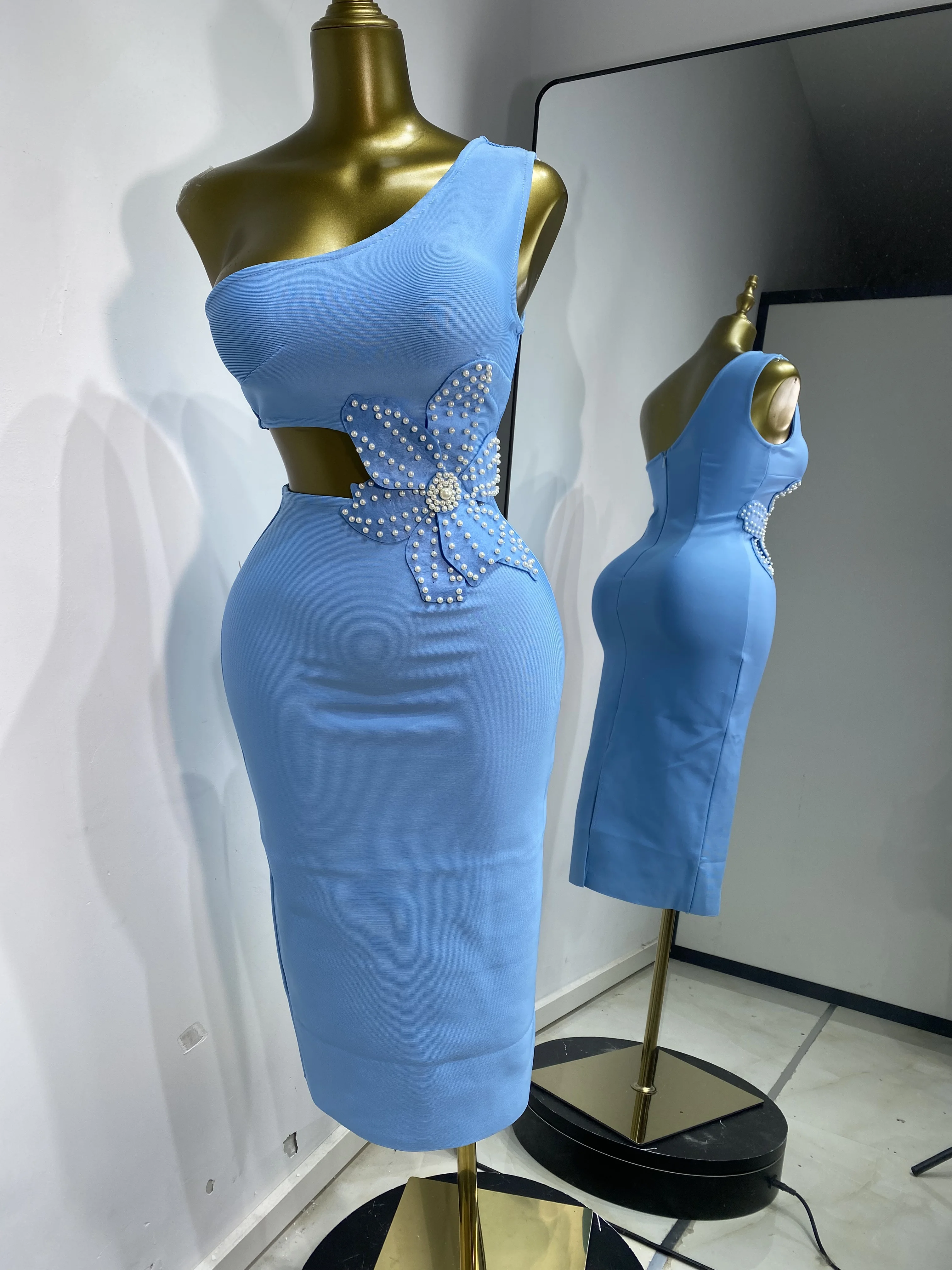 Vestido clásico azul cielo con un hombro recortado y flores de perlas hasta la rodilla para mujer, vestido de fiesta para fiesta de noche y celebridad de cumpleaños