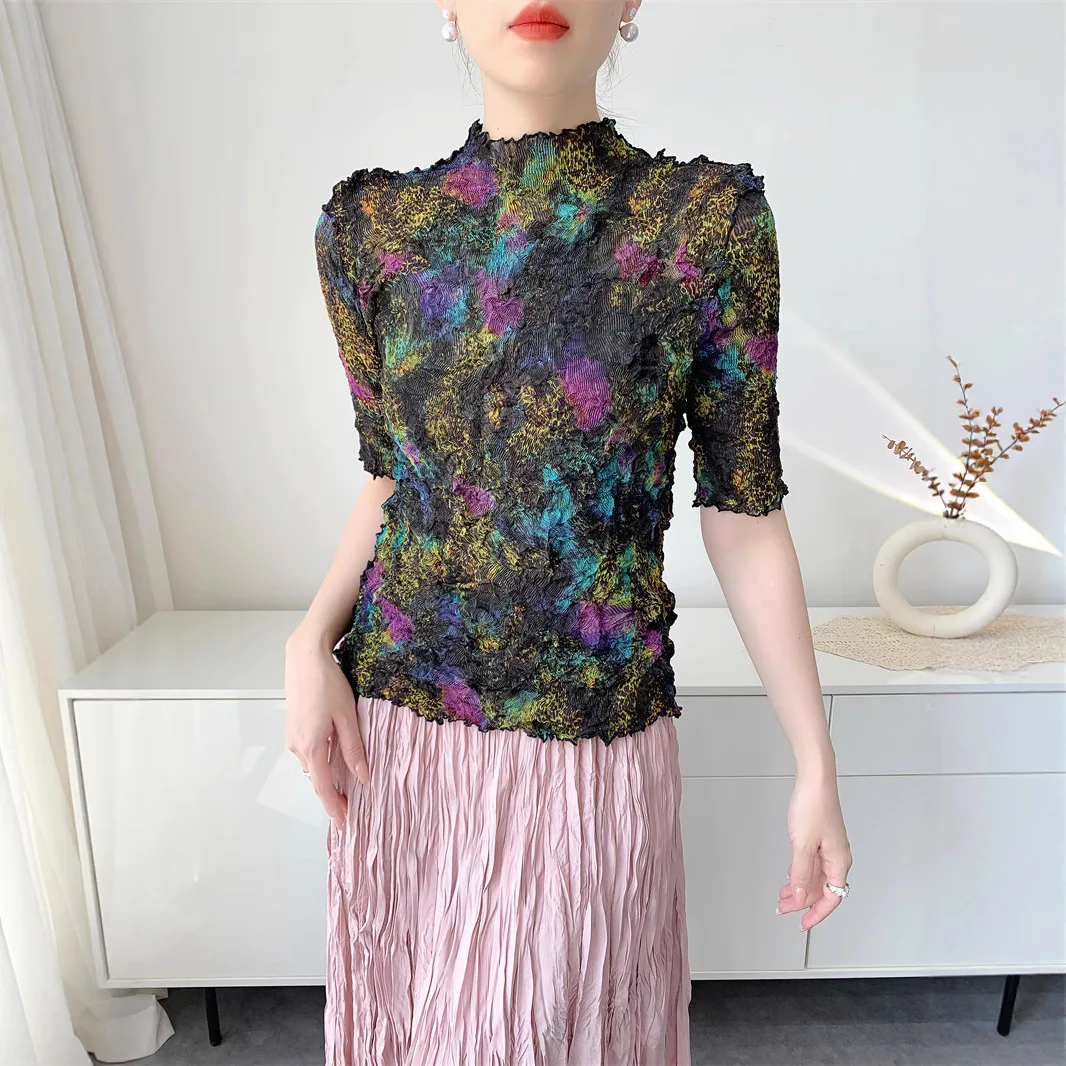 

Miyake's New 2025 T-shirt Printed Summer Pleated Top for Women's Comfortable Casual Split-ended Loose Round Neck Short Sleeves