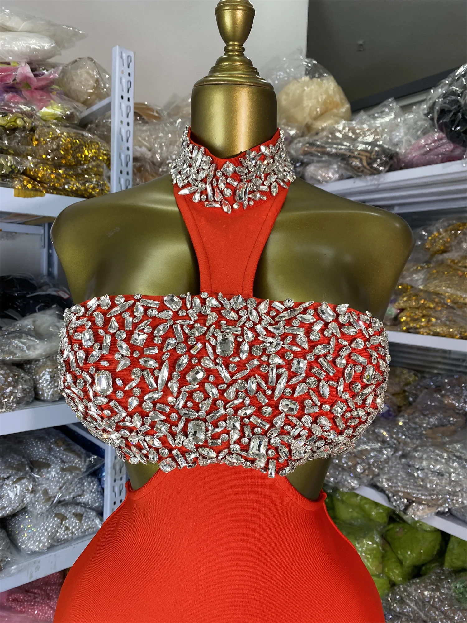 Usine en gros robe de pansement femmes rouge licou découpé cristal paillettes longue anniversaire célébrité robe de soirée remise des diplômes