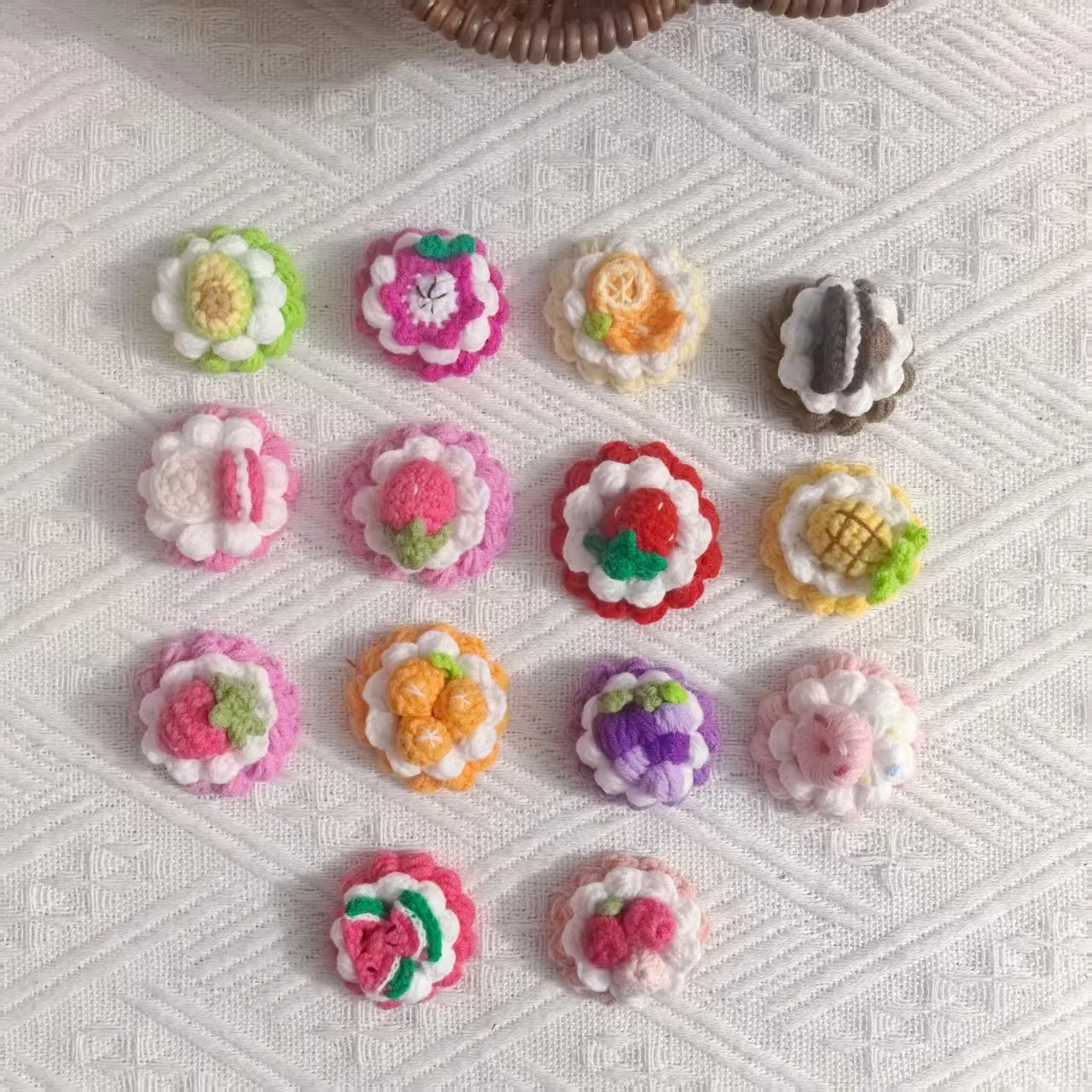 Niedlicher Gehäkelter Fruchtkuchen-Anhänger, Kreativer Handgemachter Mini-Kuchen-Schlüsselanhänger, Lieblicher Rucksack-Anhänger – Detail 1