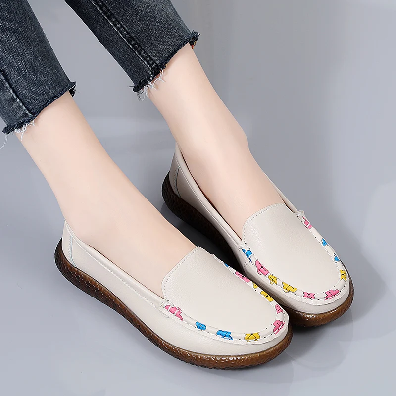 2024 new women\'s shoes leather women\'s single shoes Korean version of casual mother shoes cover foot loafers flat bean shoes