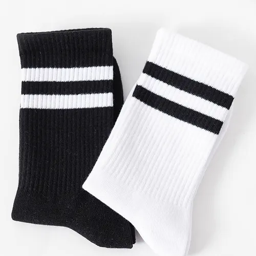 جوارب نسائية وجوارب