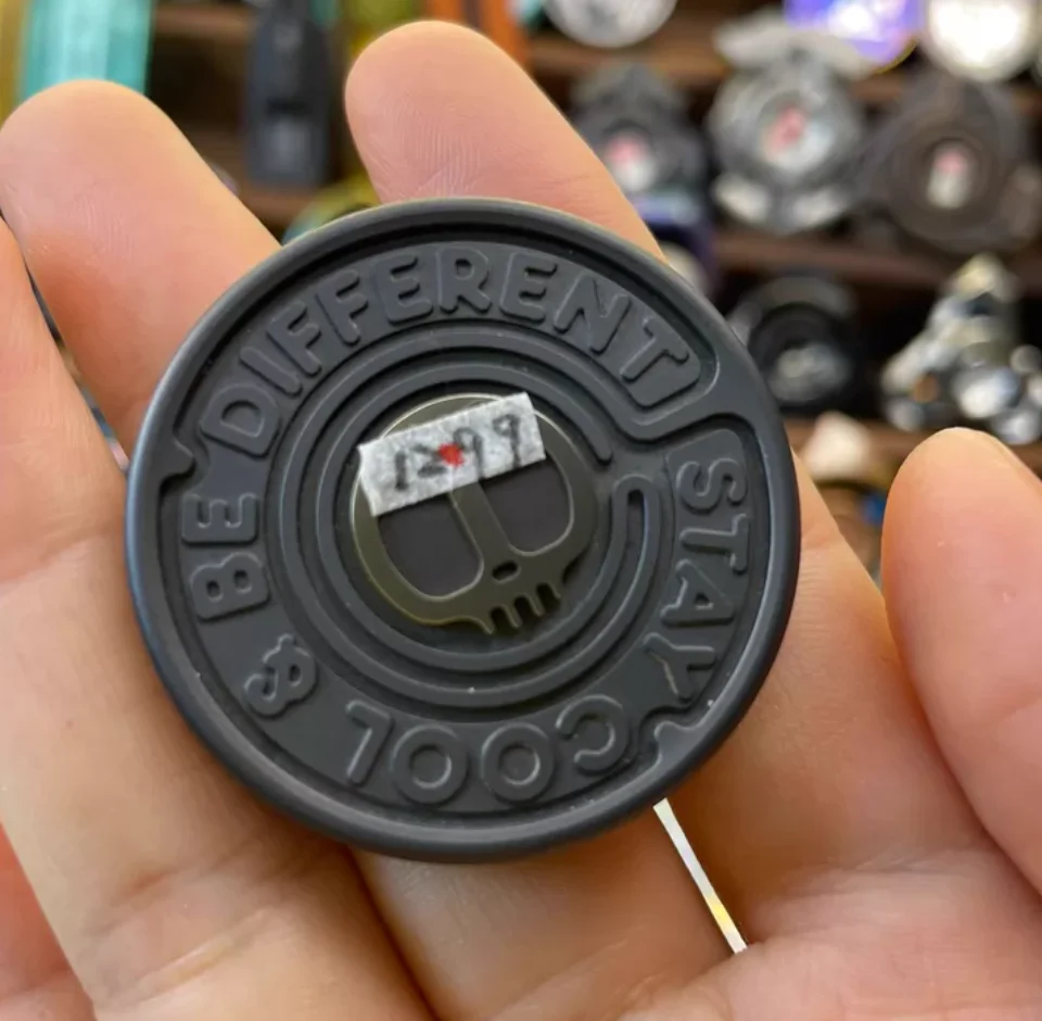 

Used EDC Lautie Zirconium SAM Pai Coin ppb coin fidget decompression toy