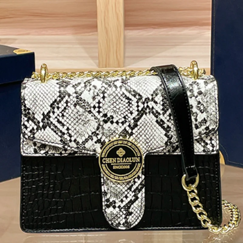 2024 Women\'s New Wine Goddess Women\'s Bag Stone Pattern Retro Chain Fashion Hundred Shoulder Armpit Bag Small Square Bag